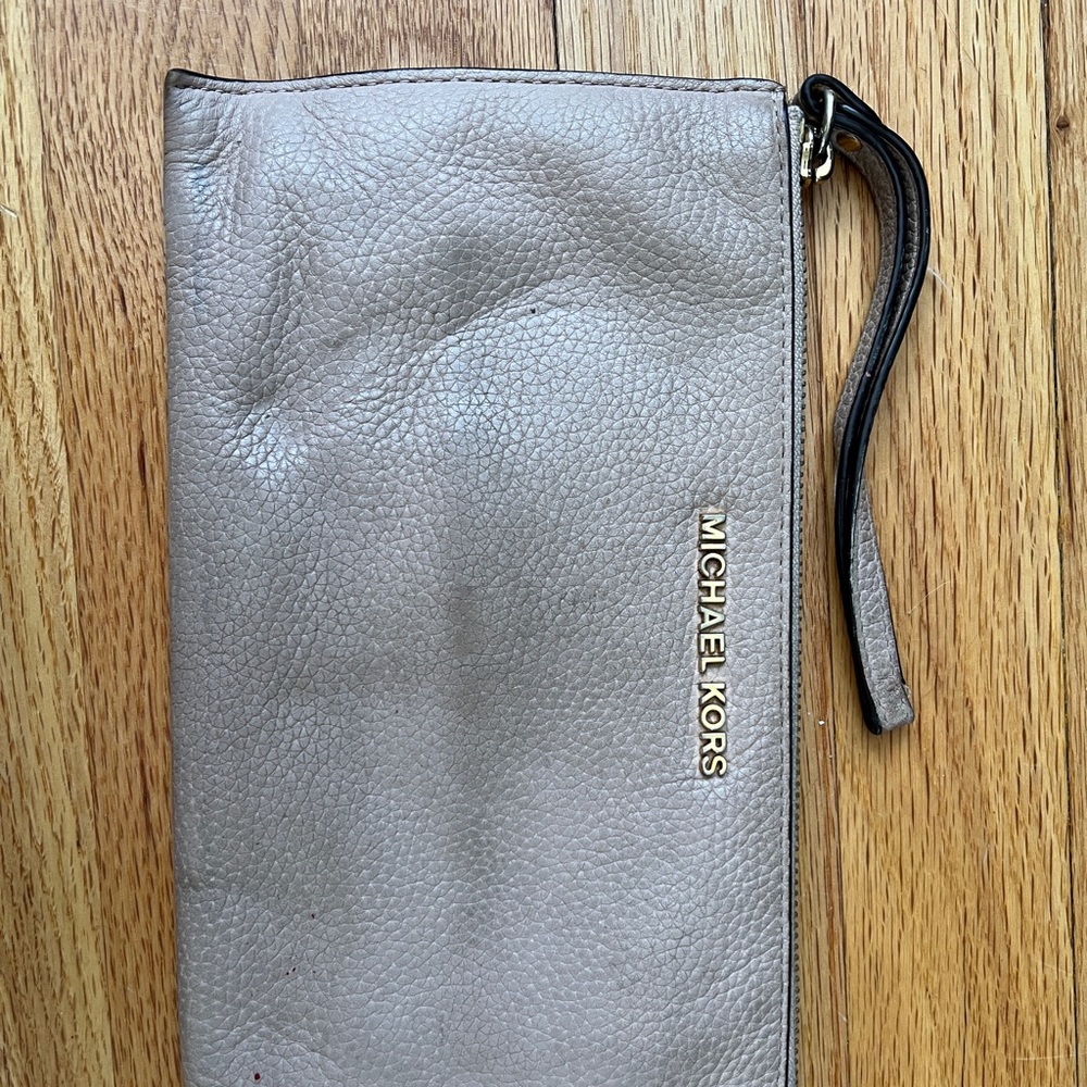 Authentic Light Pink Micheal Knors Wristlet